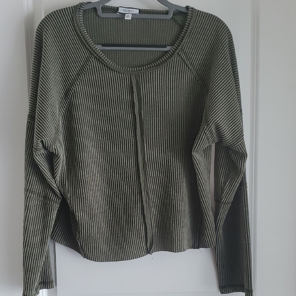 Discreet Tops - Discreet Olive Ribbed Knitwear